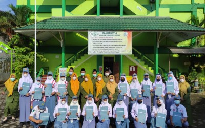 UPACARA BENDERA DAN PEMBERIAN BEASISWA PRESTASI SEMESTER GENAP